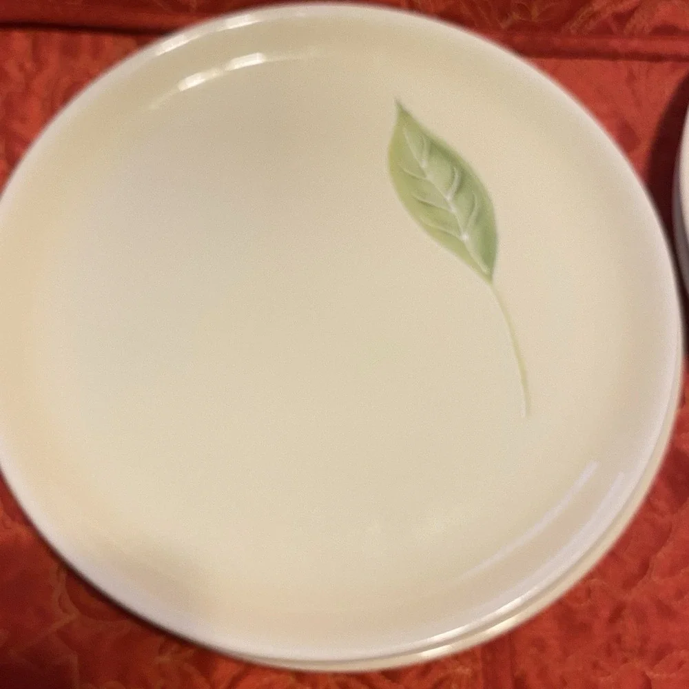 Royal Doulton Bay Leaves Leaf Set of 4 Salad Plates Total Of‎ 10 Available 8.5